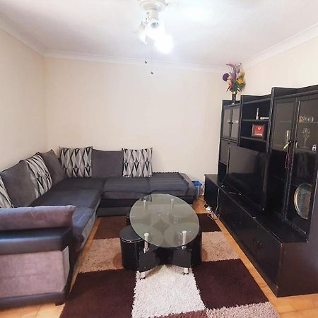 1 Bedroom Apartment Close To Slough Train Station Exteriér fotografie