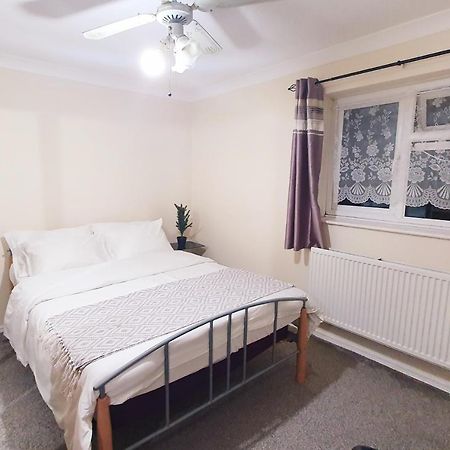 1 Bedroom Apartment Close To Slough Train Station Exteriér fotografie