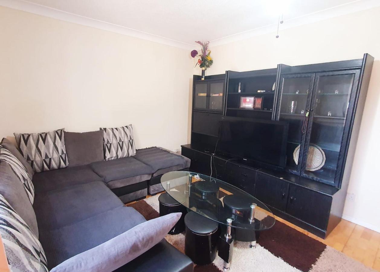 1 Bedroom Apartment Close To Slough Train Station Exteriér fotografie
