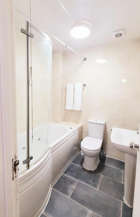 1 Bedroom Apartment Close To Slough Train Station Exteriér fotografie