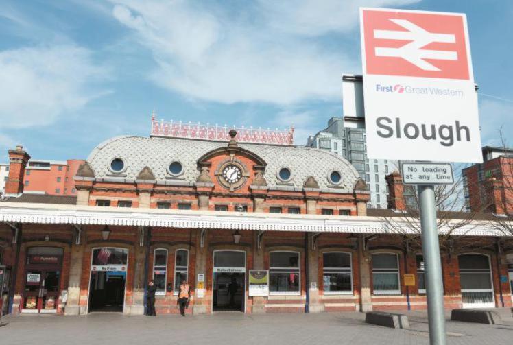 1 Bedroom Apartment Close To Slough Train Station Exteriér fotografie