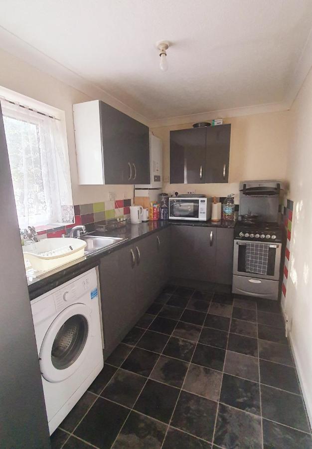1 Bedroom Apartment Close To Slough Train Station Exteriér fotografie