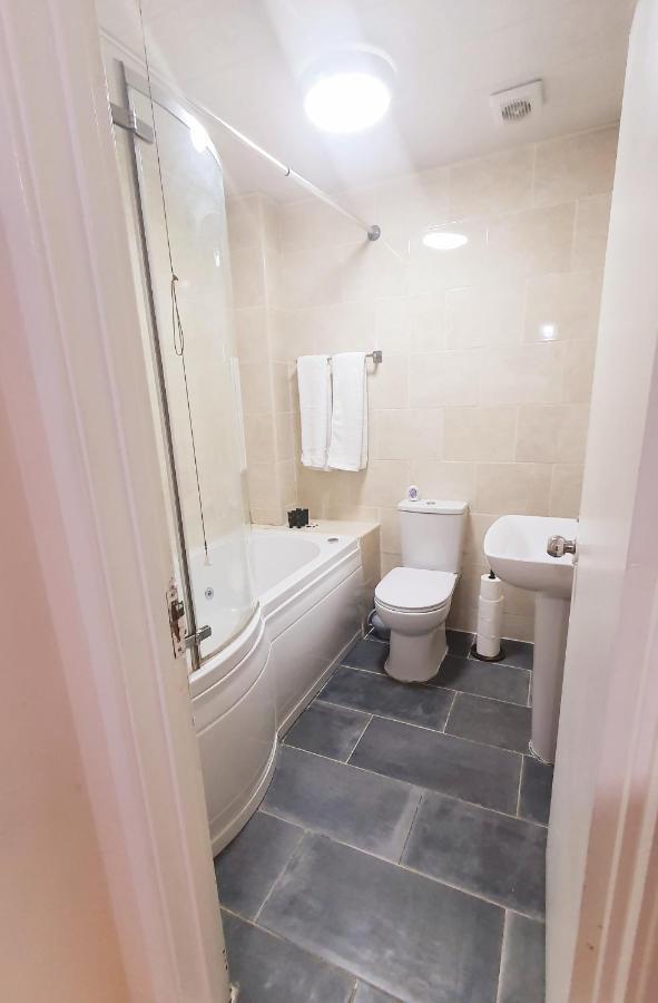 1 Bedroom Apartment Close To Slough Train Station Exteriér fotografie