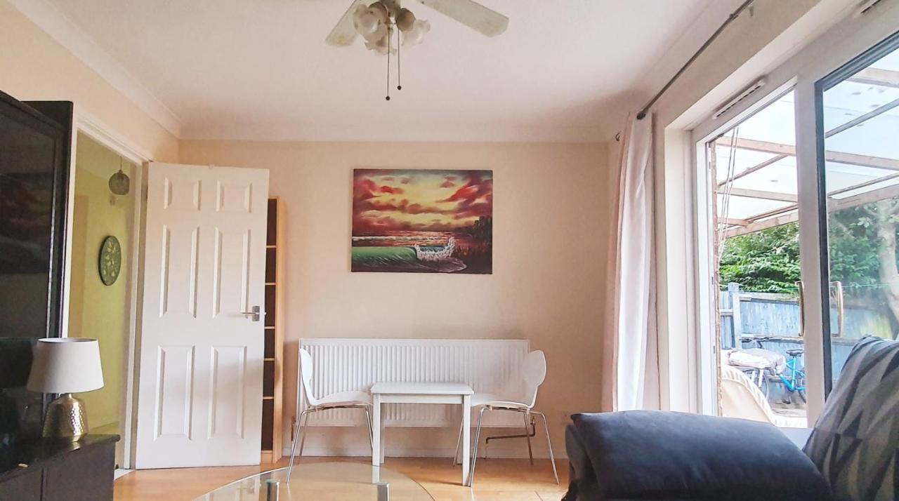 1 Bedroom Apartment Close To Slough Train Station Exteriér fotografie