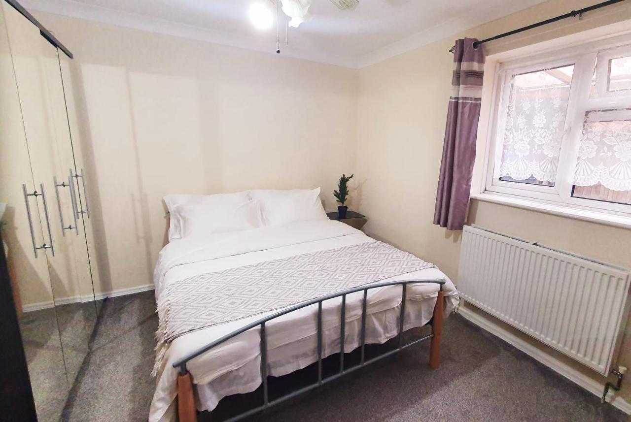 1 Bedroom Apartment Close To Slough Train Station Exteriér fotografie